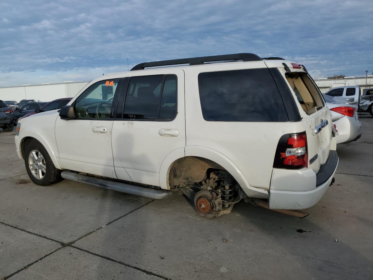 2010 FORD EXPLORER X - Image 2