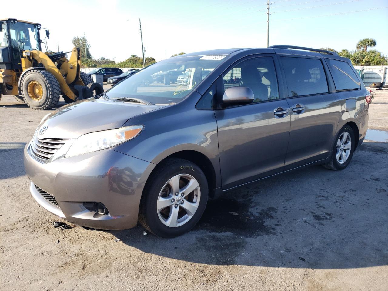 2017 TOYOTA SIENNA LE car image