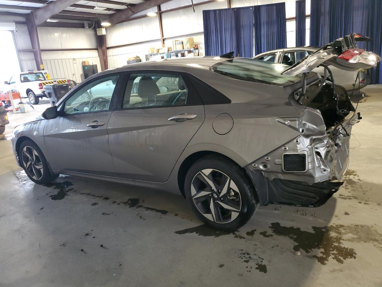 2023 HYUNDAI ELANTRA SE - Фото 2