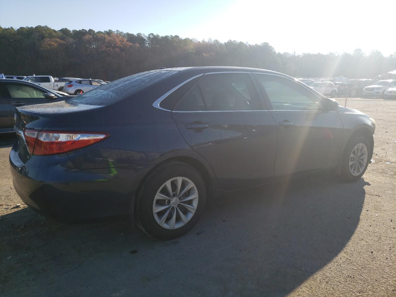 2015 TOYOTA CAMRY LE - Фото 3
