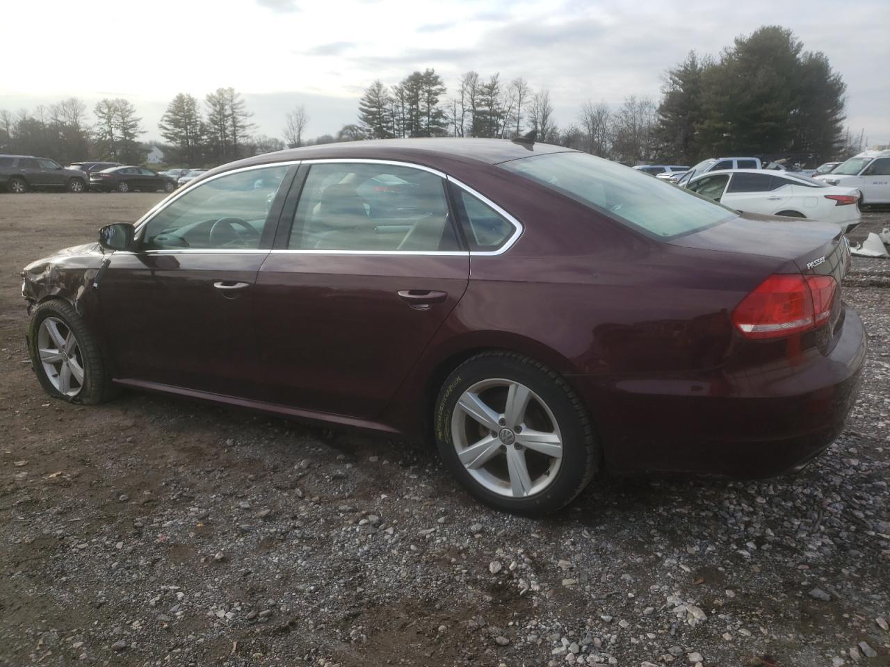 2013 VOLKSWAGEN PASSAT SE - Image 2