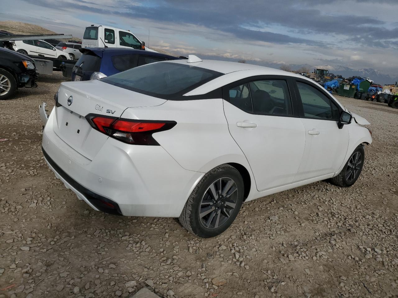 2021 NISSAN VERSA SV - Фото 3