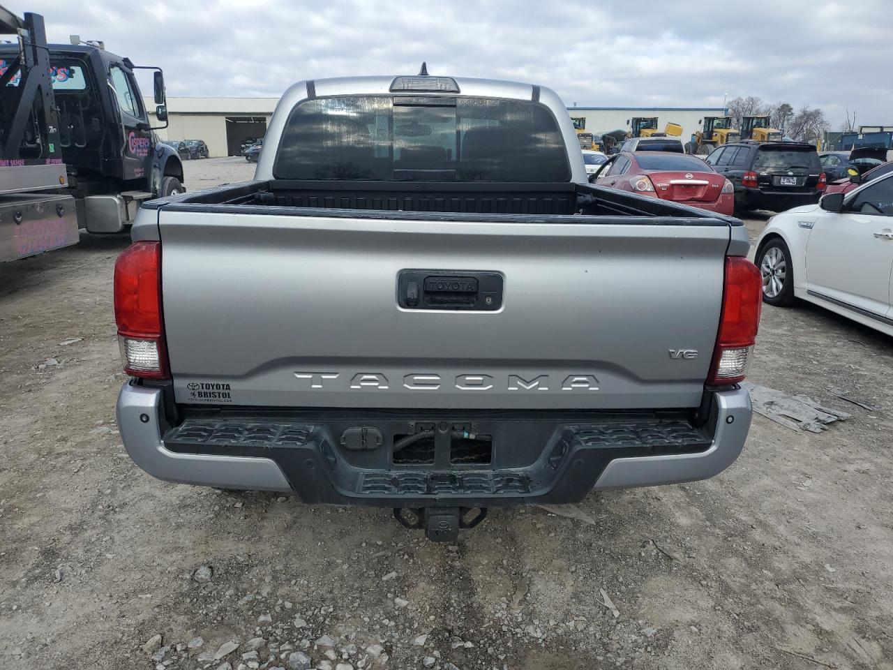 2017 TOYOTA TACOMA DOU - Фото 6