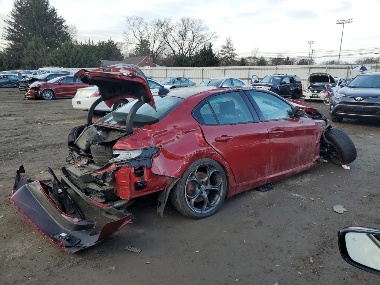 2017 ALFA ROMEO GIULIA TI - Фото 3