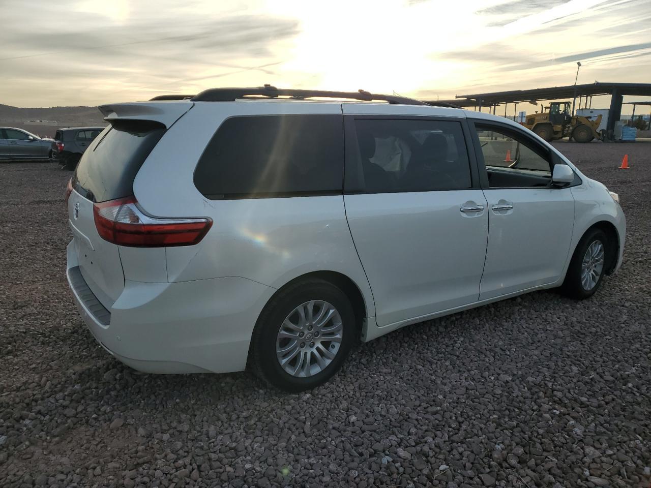2015 TOYOTA SIENNA XLE - Фото 3
