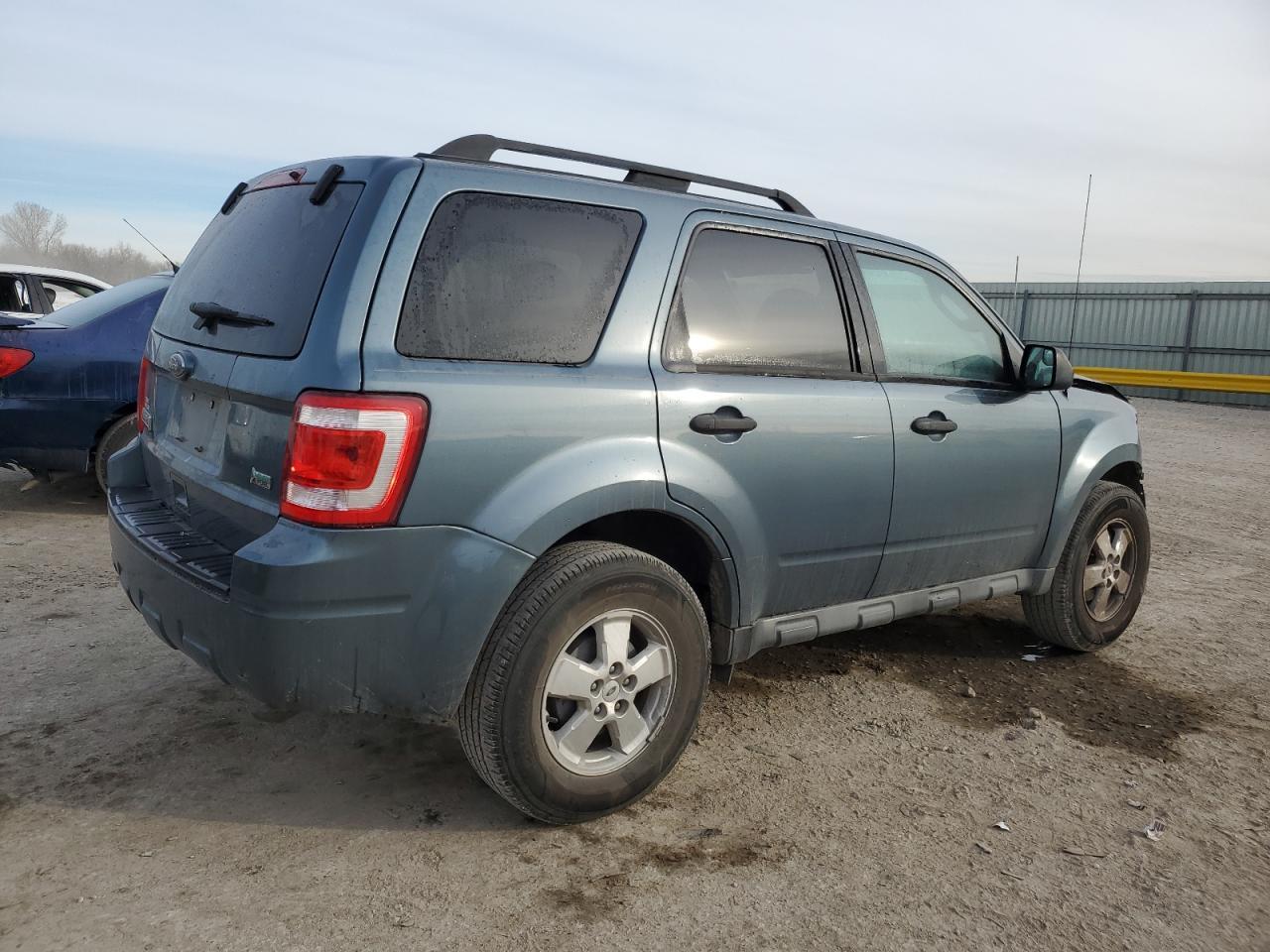 2010 FORD ESCAPE XLT - Image 3