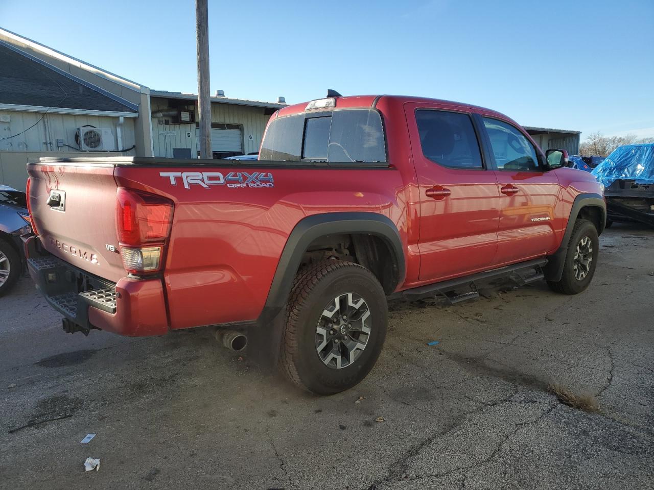 2017 TOYOTA TACOMA DOU - Фото 3