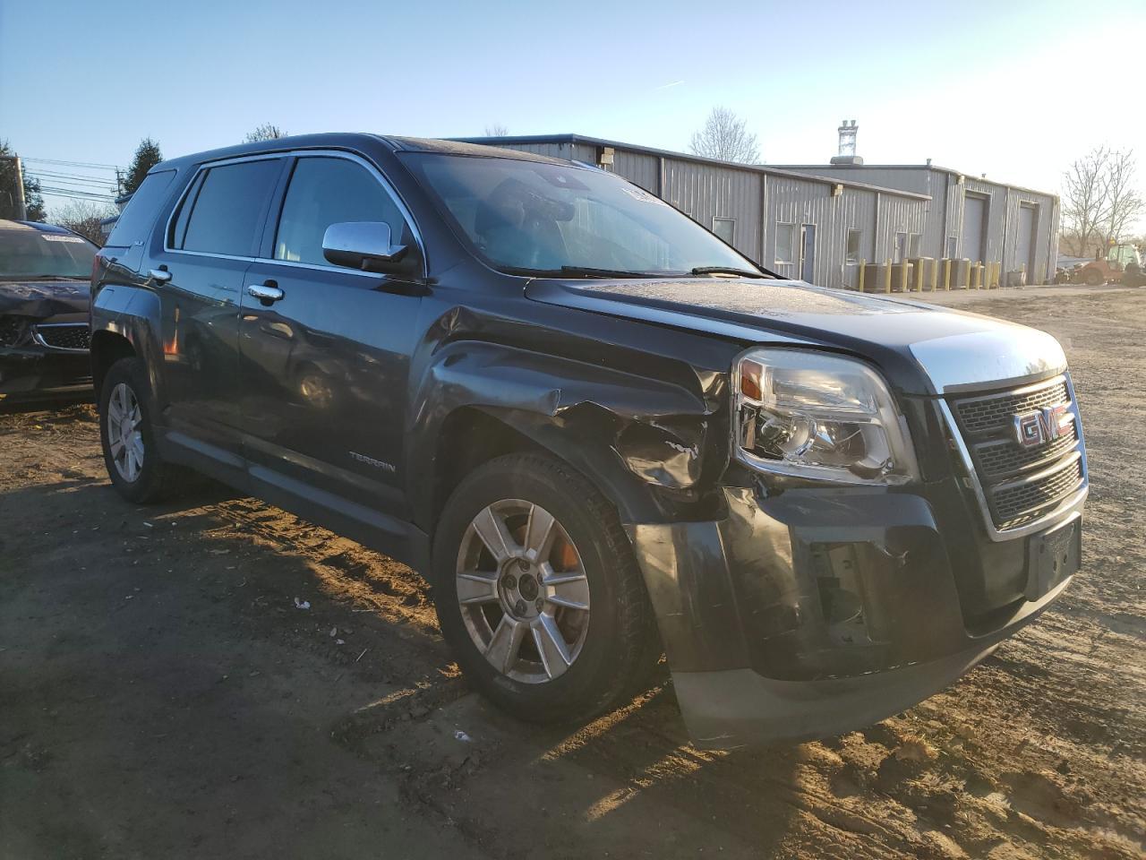 2013 GMC TERRAIN SL - Image 4