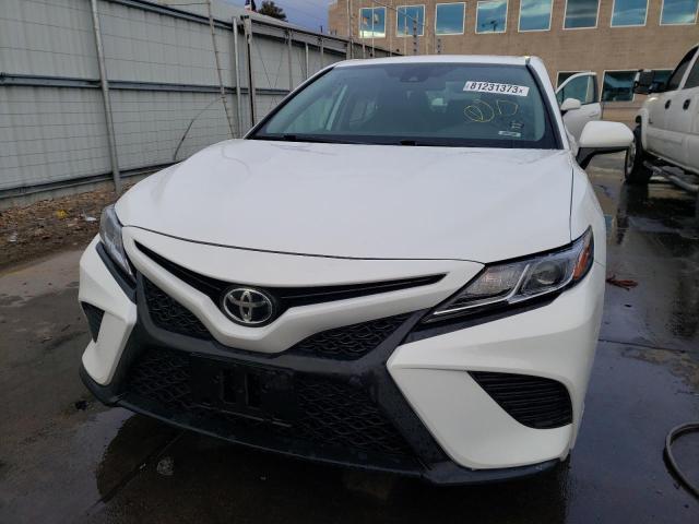 2020 Toyota Camry Se - Фото 5