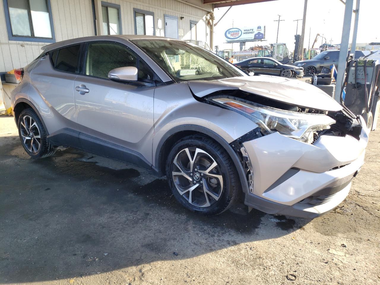 2019 TOYOTA C-HR XLE - Image 4