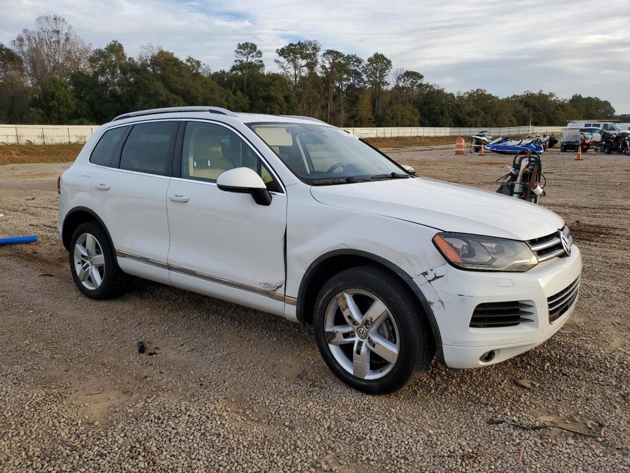 2013 VOLKSWAGEN TOUAREG V6 - Image 4