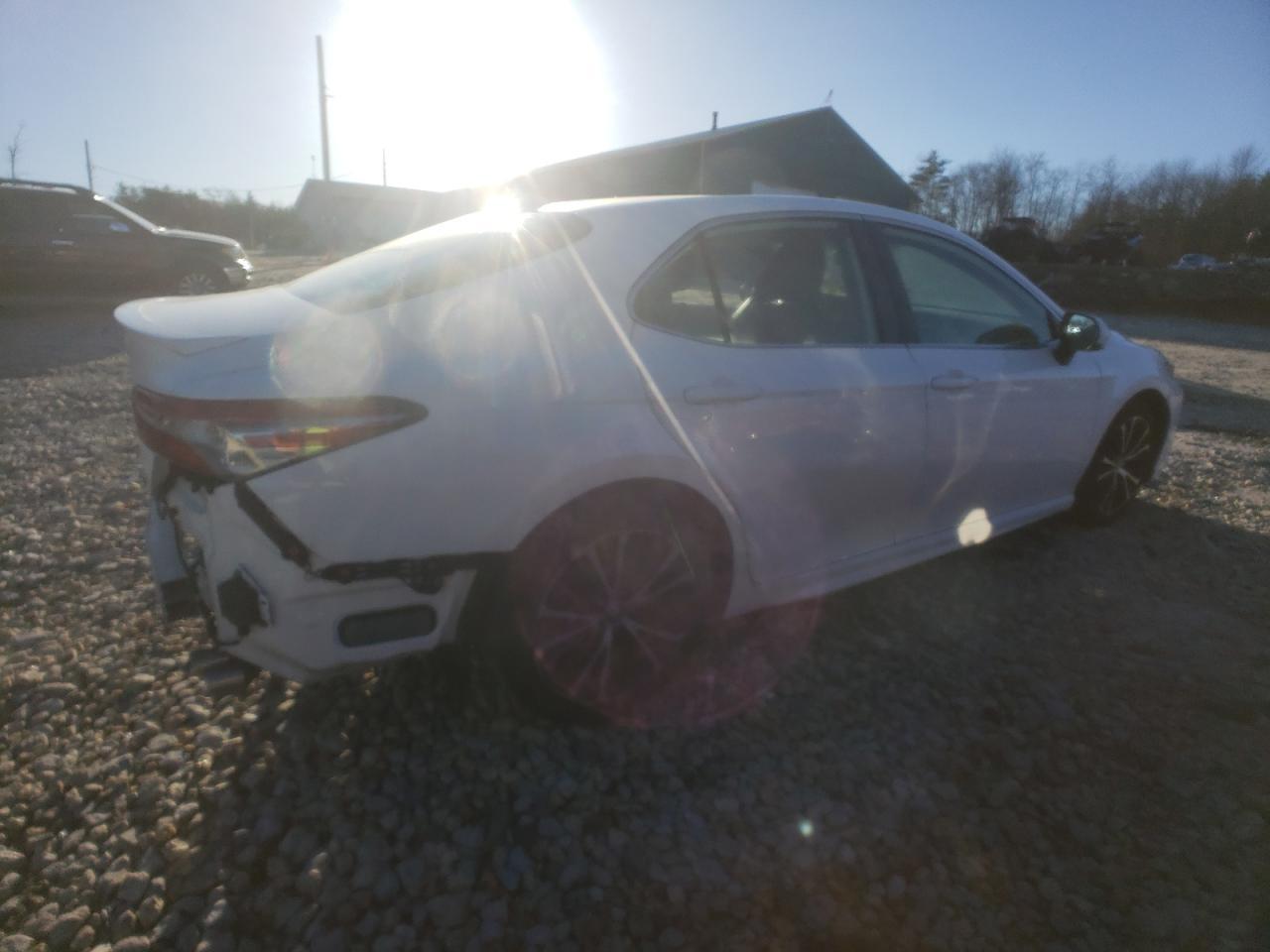 2019 TOYOTA CAMRY L - Фото 3