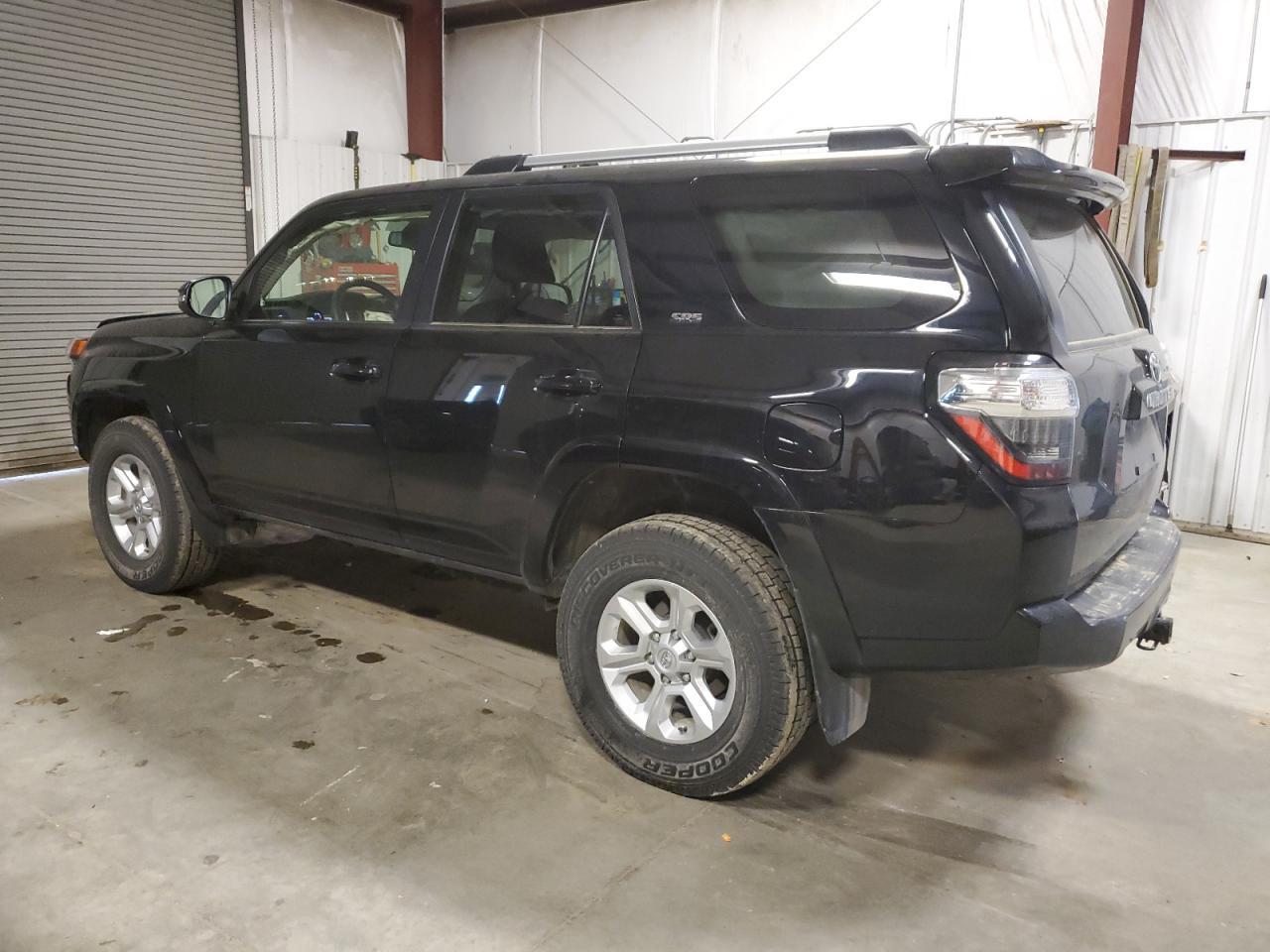 2022 TOYOTA 4RUNNER SR - Фото 2