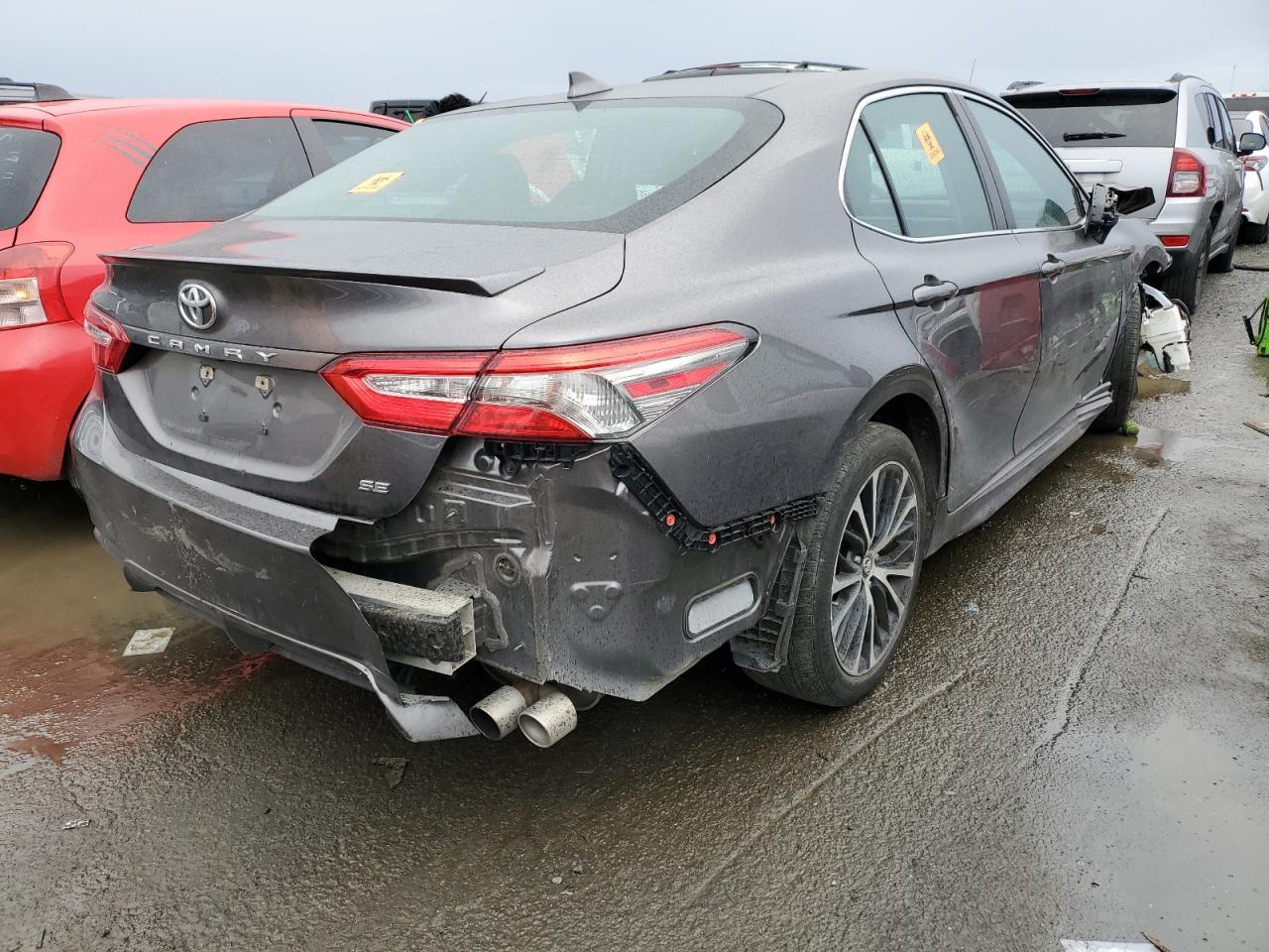 2019 TOYOTA CAMRY L - Фото 3