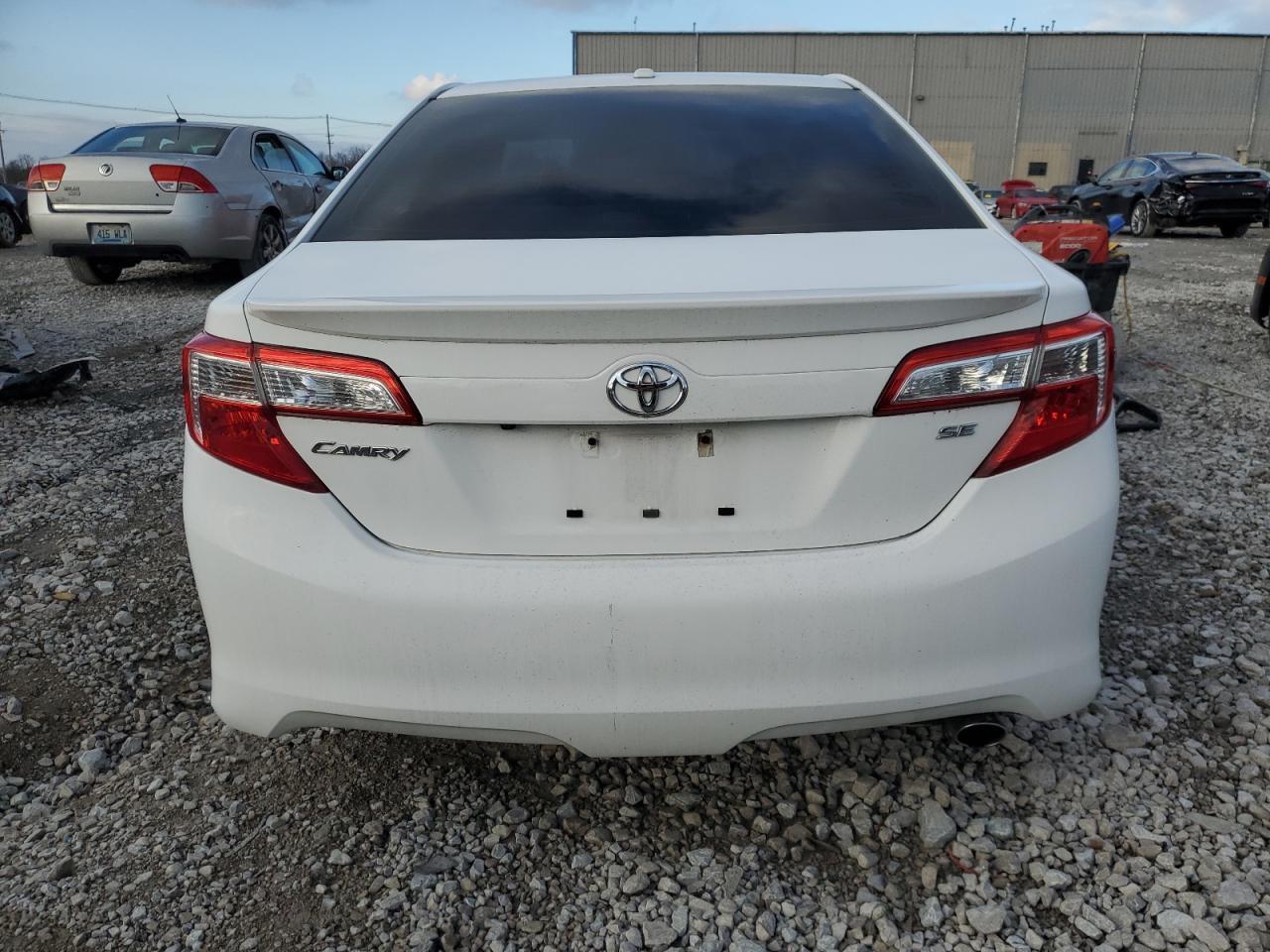 2014 TOYOTA CAMRY L - Фото 6