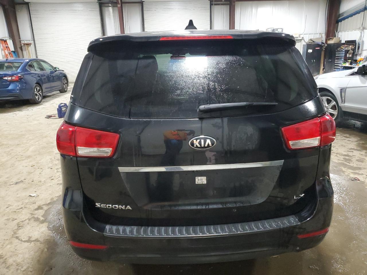 2017 KIA SEDONA LX - Фото 6