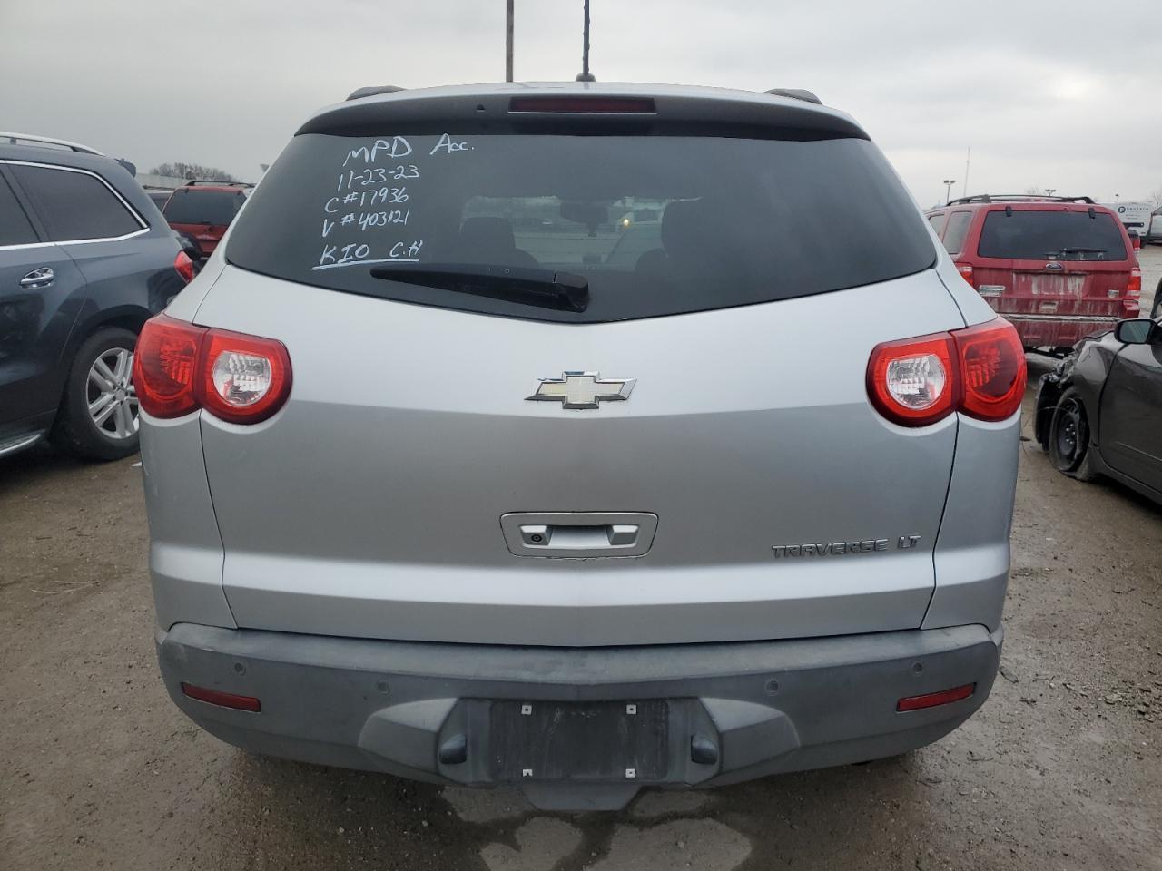 2011 CHEVROLET TRAVERSE L - Image 6