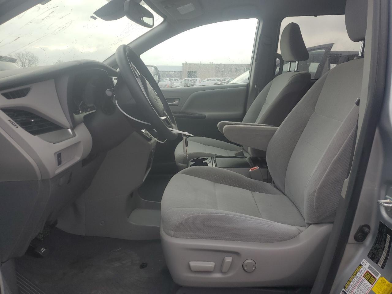 2019 TOYOTA SIENNA LE - Фото 7