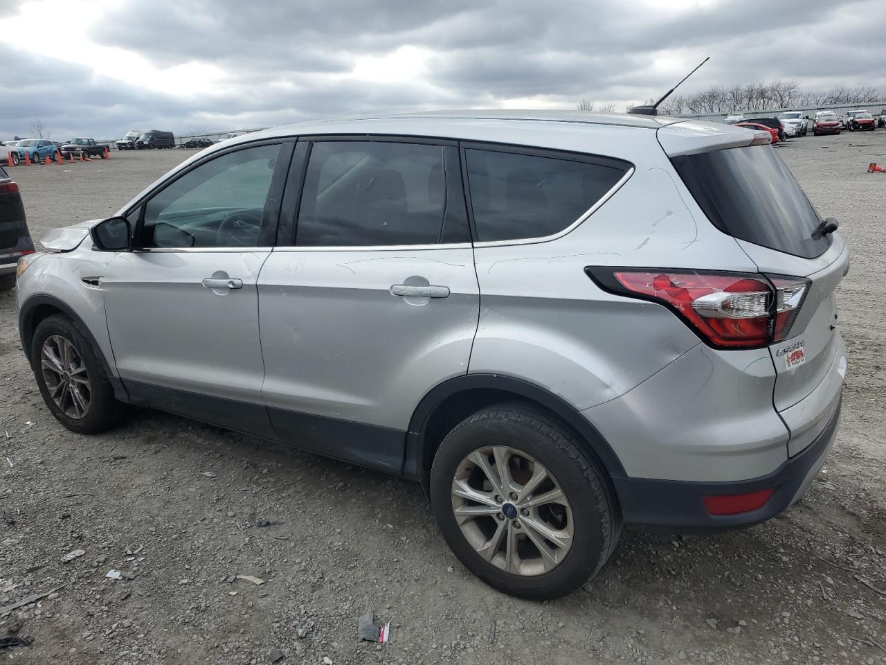2017 FORD ESCAPE SE - Image 2