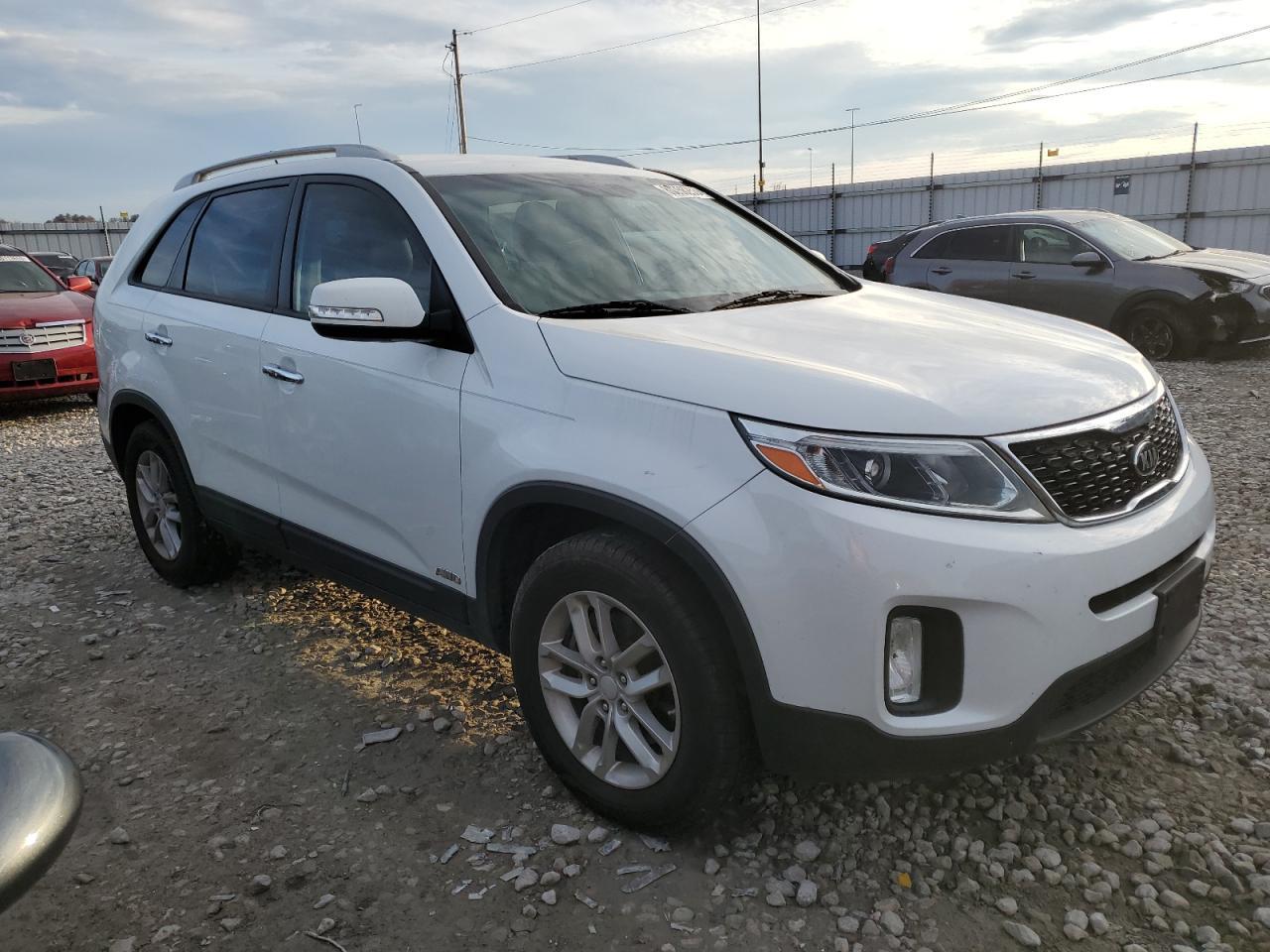 2015 KIA SORENTO LX - Image 4