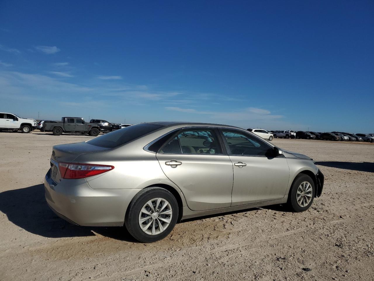 2016 TOYOTA CAMRY LE - Image 3