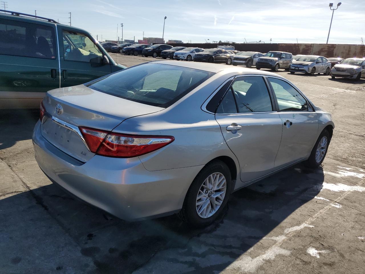 2016 TOYOTA CAMRY LE - Фото 3