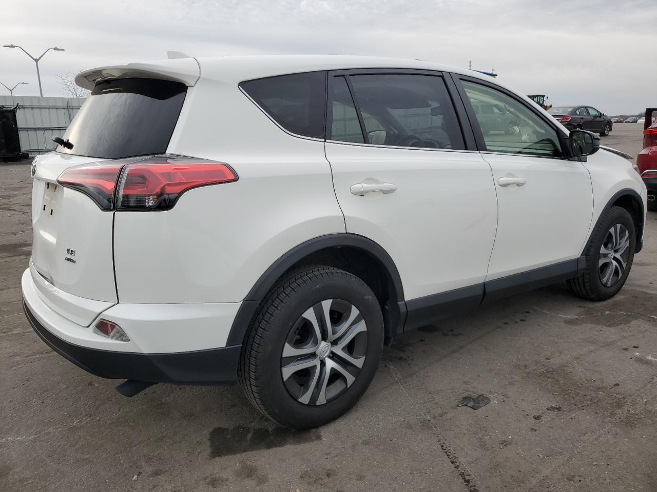 2018 TOYOTA RAV4 LE - Image 3