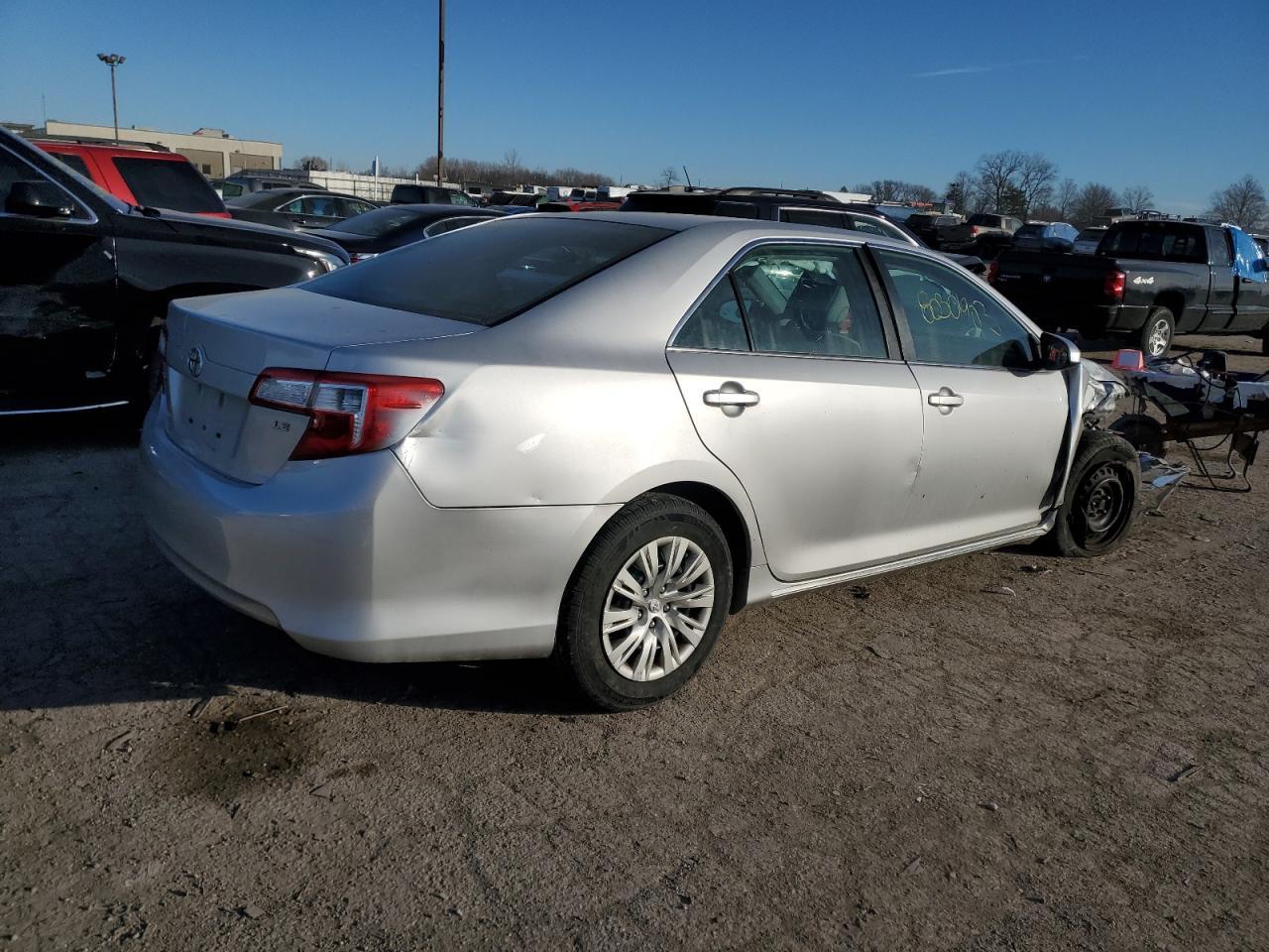 2014 TOYOTA CAMRY L - Фото 3