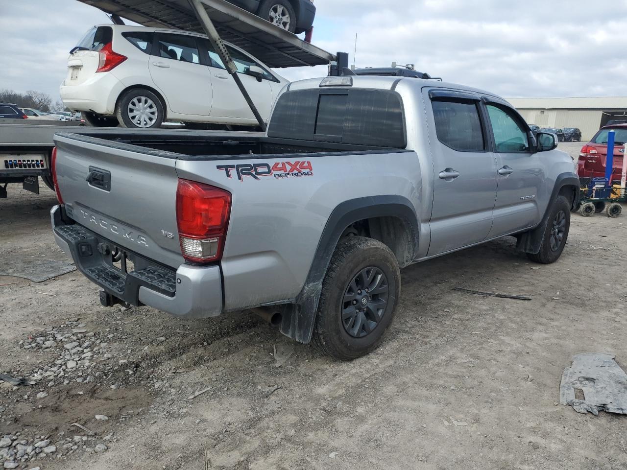 2017 TOYOTA TACOMA DOU - Фото 3