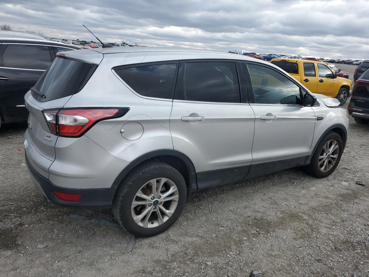 2017 FORD ESCAPE SE - Image 3