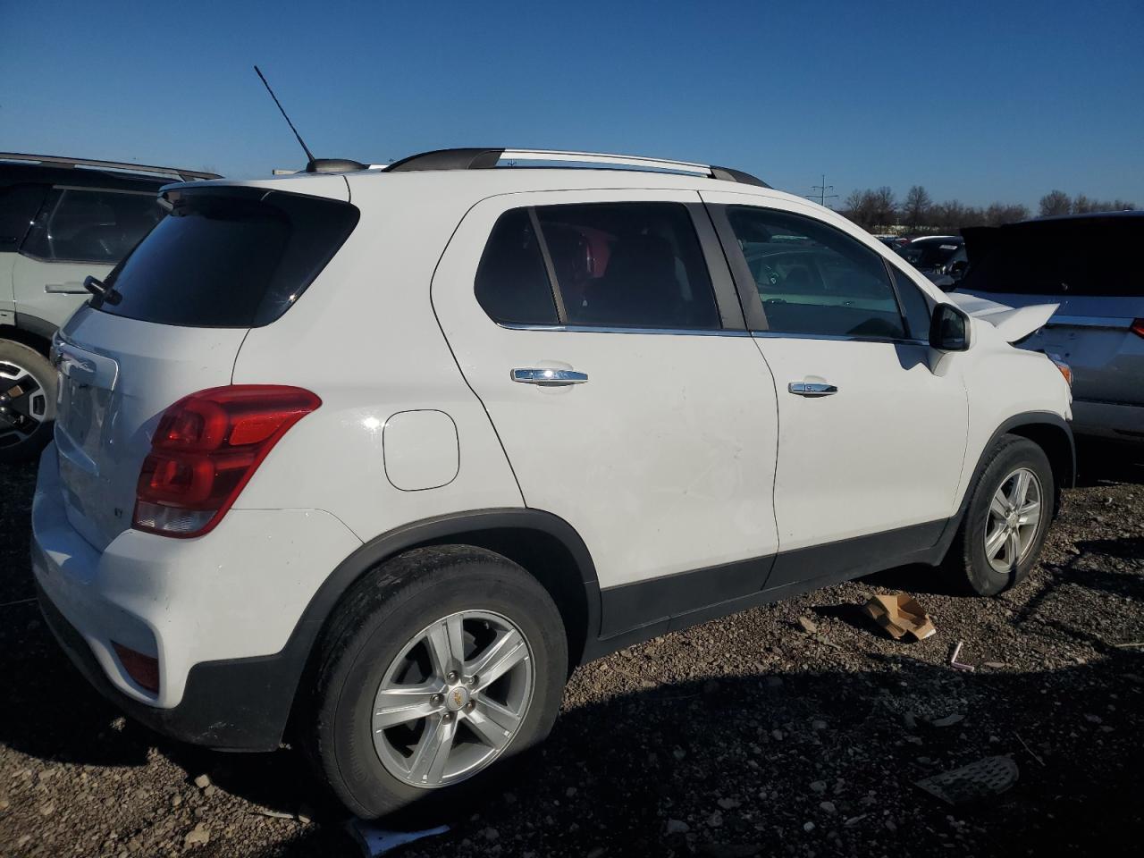 2019 CHEVROLET TRAX 1LT - Image 3