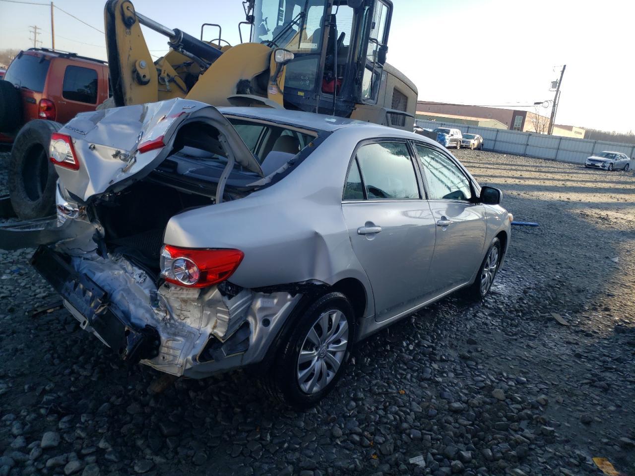 2013 TOYOTA COROLLA BA - Фото 3