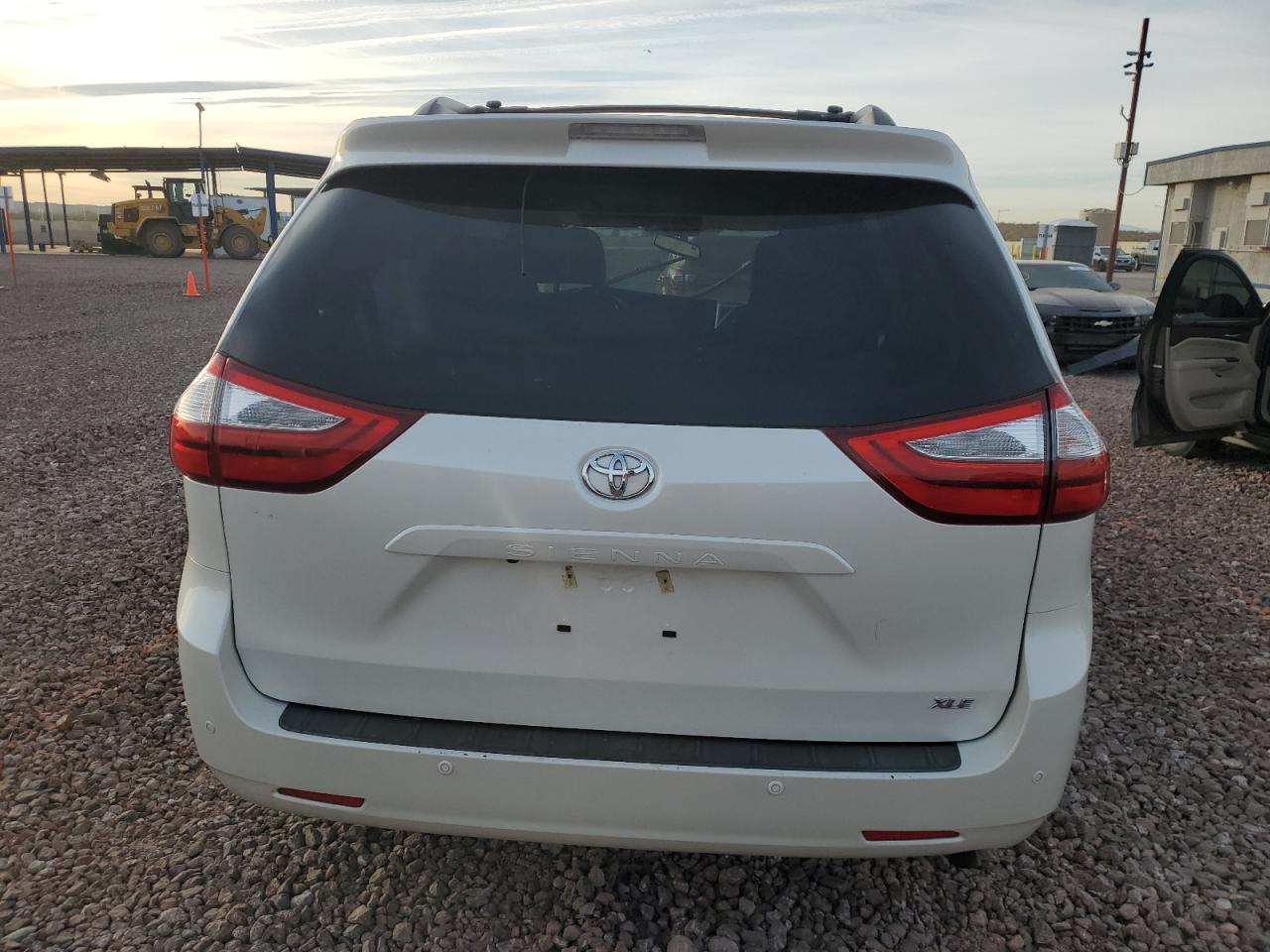 2015 TOYOTA SIENNA XLE - Фото 6