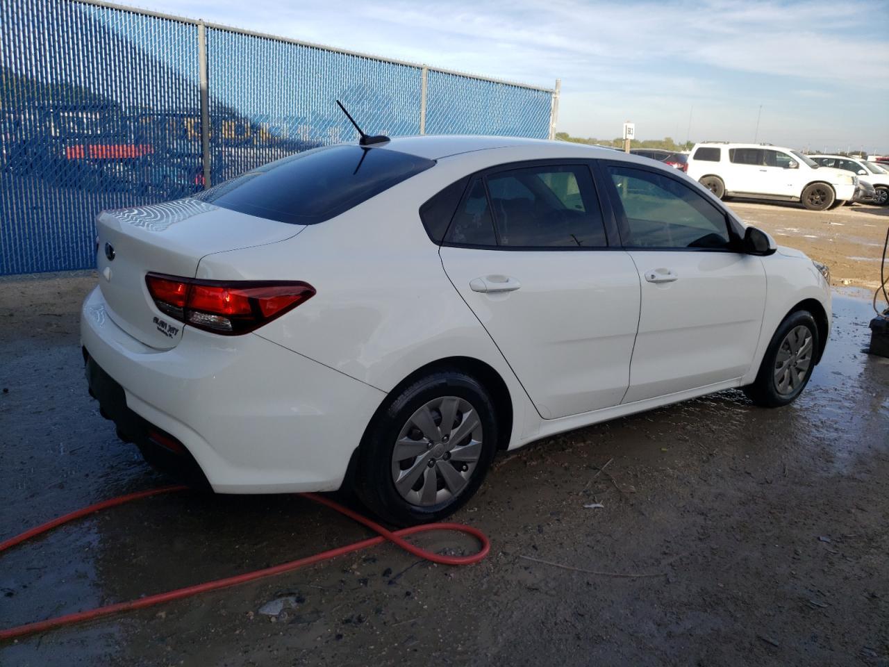 2020 KIA RIO LX - Фото 3