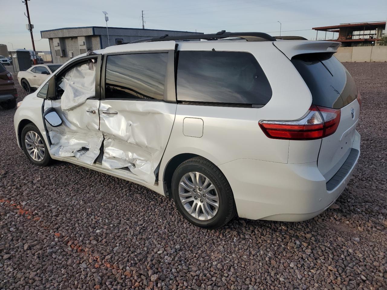2015 TOYOTA SIENNA XLE - Фото 2