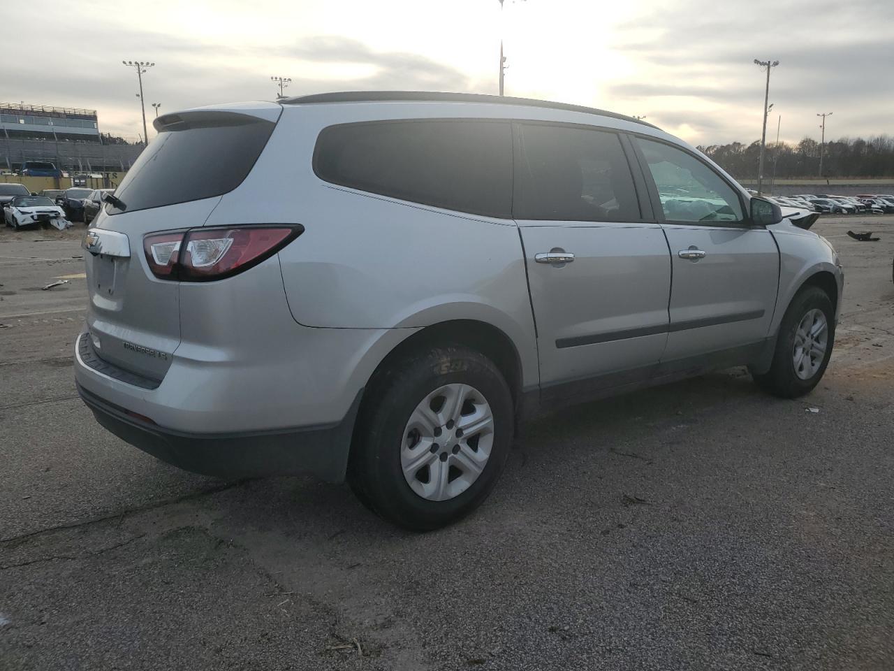 2015 CHEVROLET TRAVERSE L - Image 3