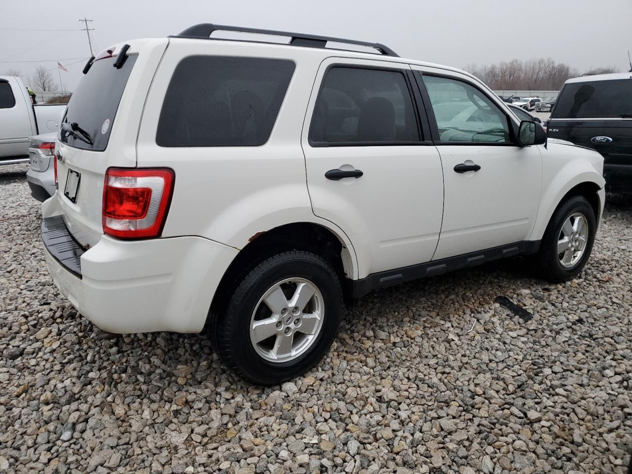 2010 FORD ESCAPE XLT - Фото 3