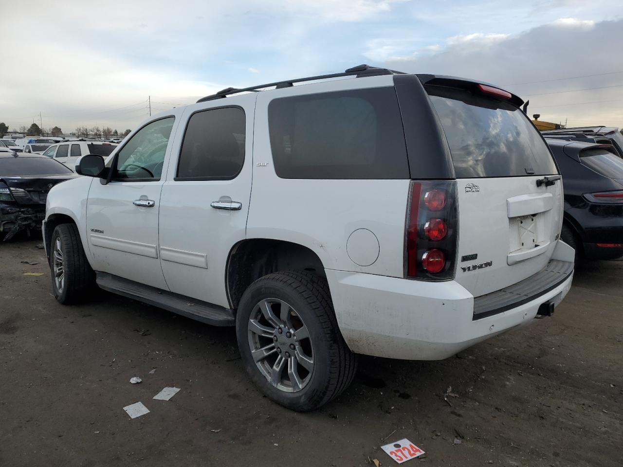 2012 GMC YUKON SLT - Image 2