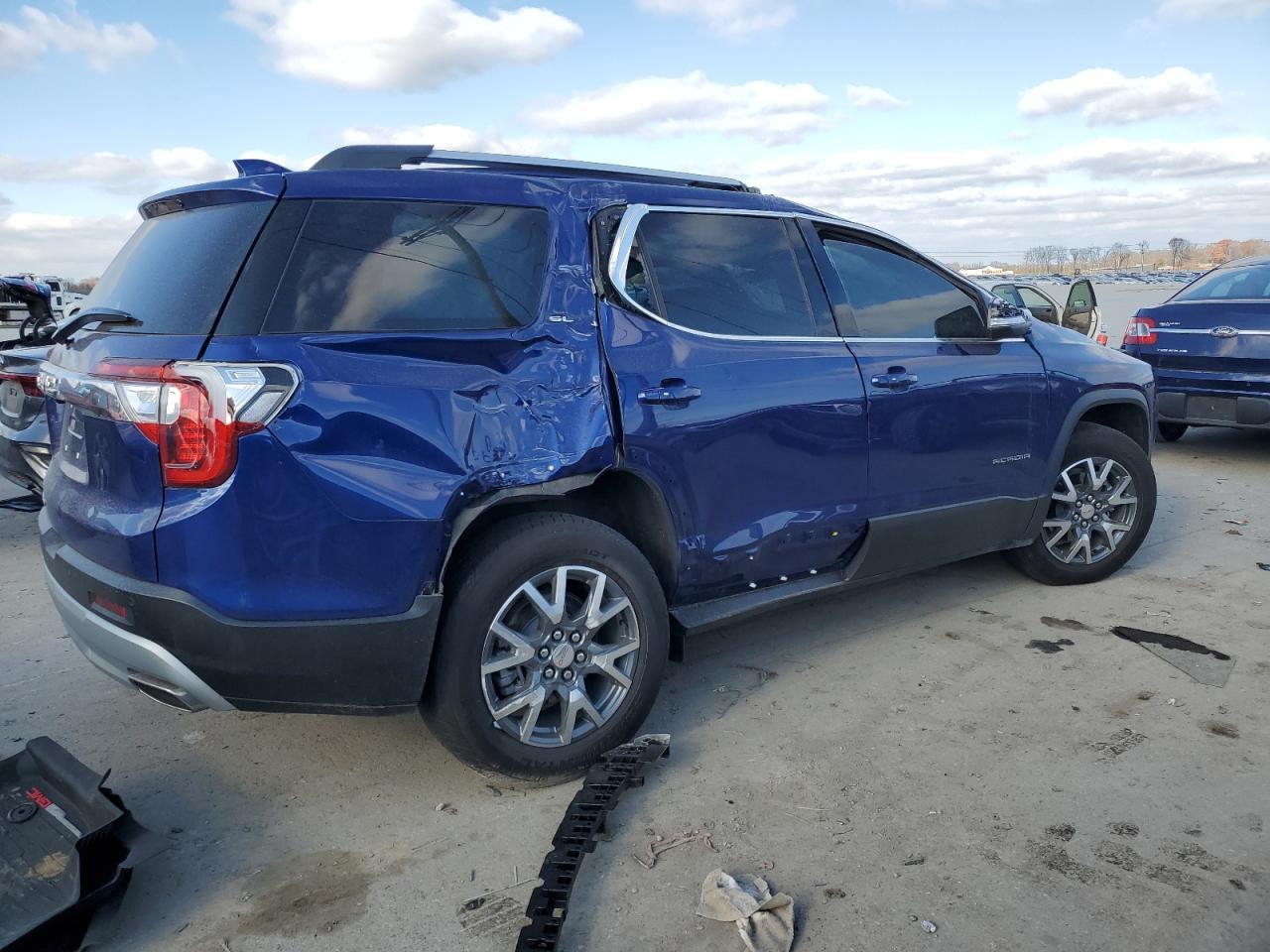 2023 GMC ACADIA SLT - Image 3