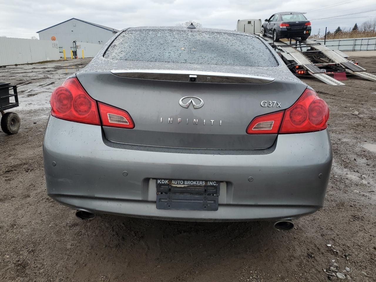2011 INFINITI G37 - Image 6