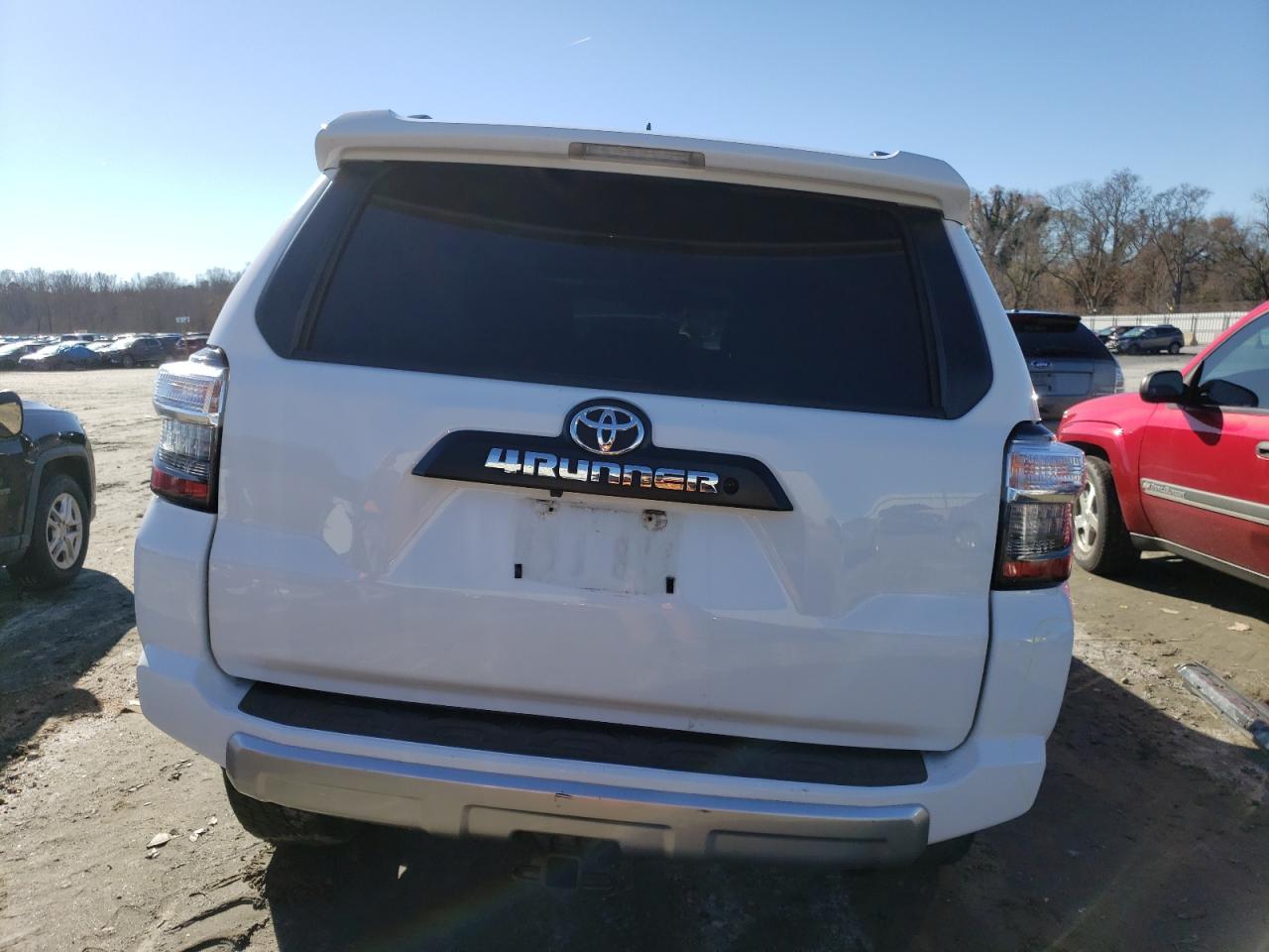 2018 TOYOTA 4RUNNER SR - Фото 6