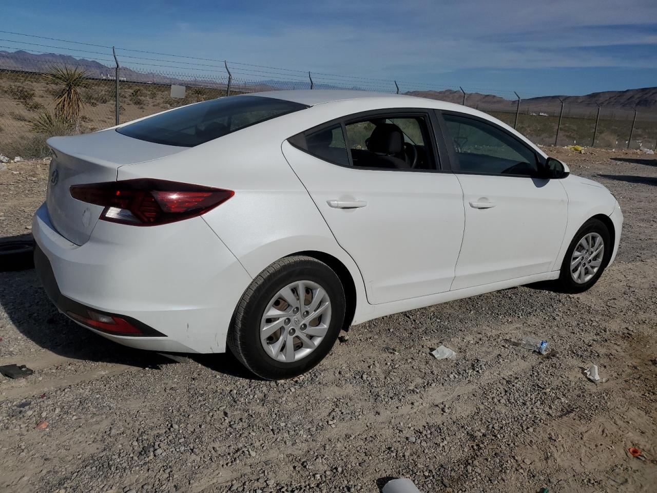 2019 HYUNDAI ELANTRA SE - Фото 3