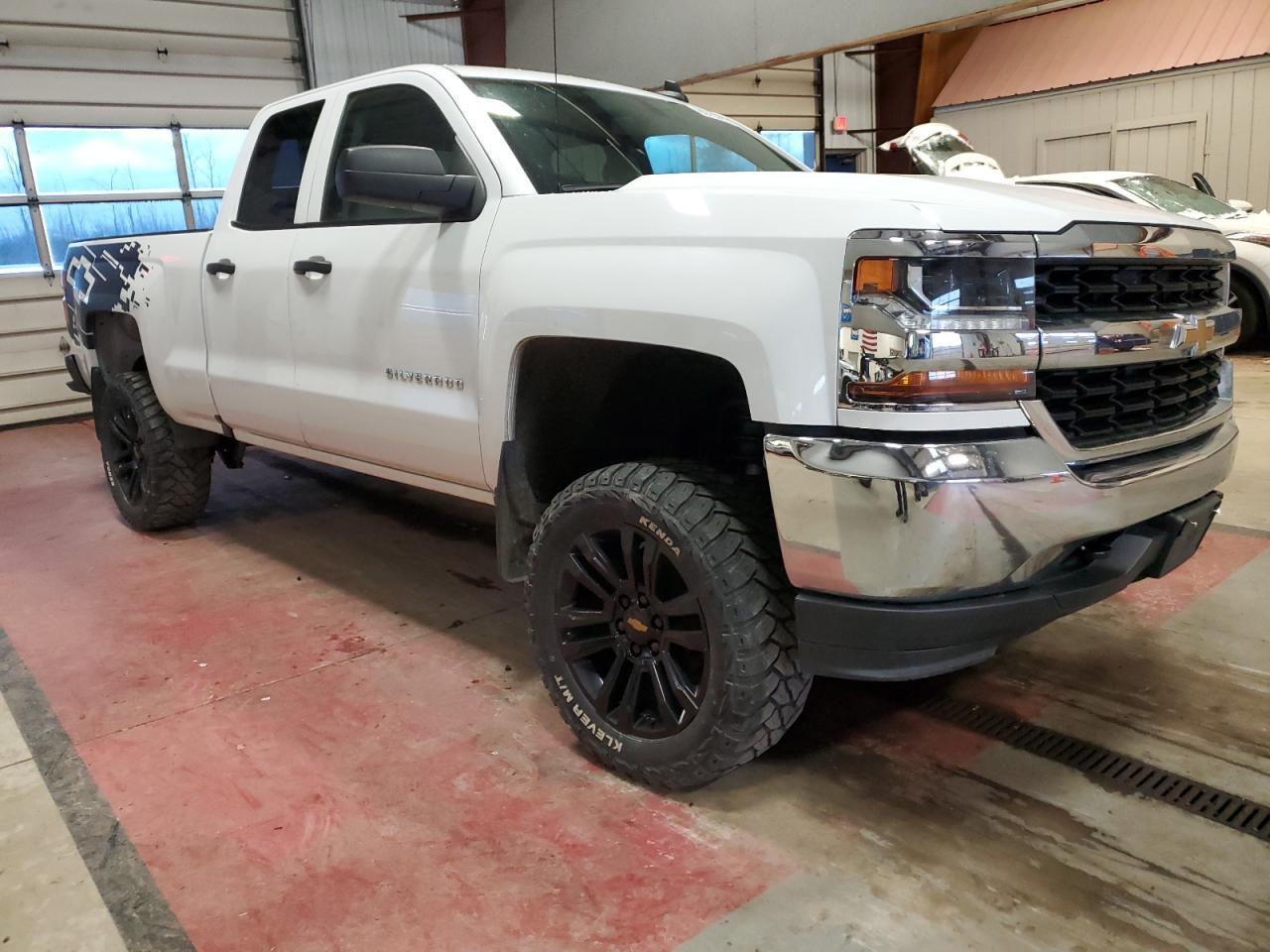 2017 CHEVROLET SILVERADO - Image 4