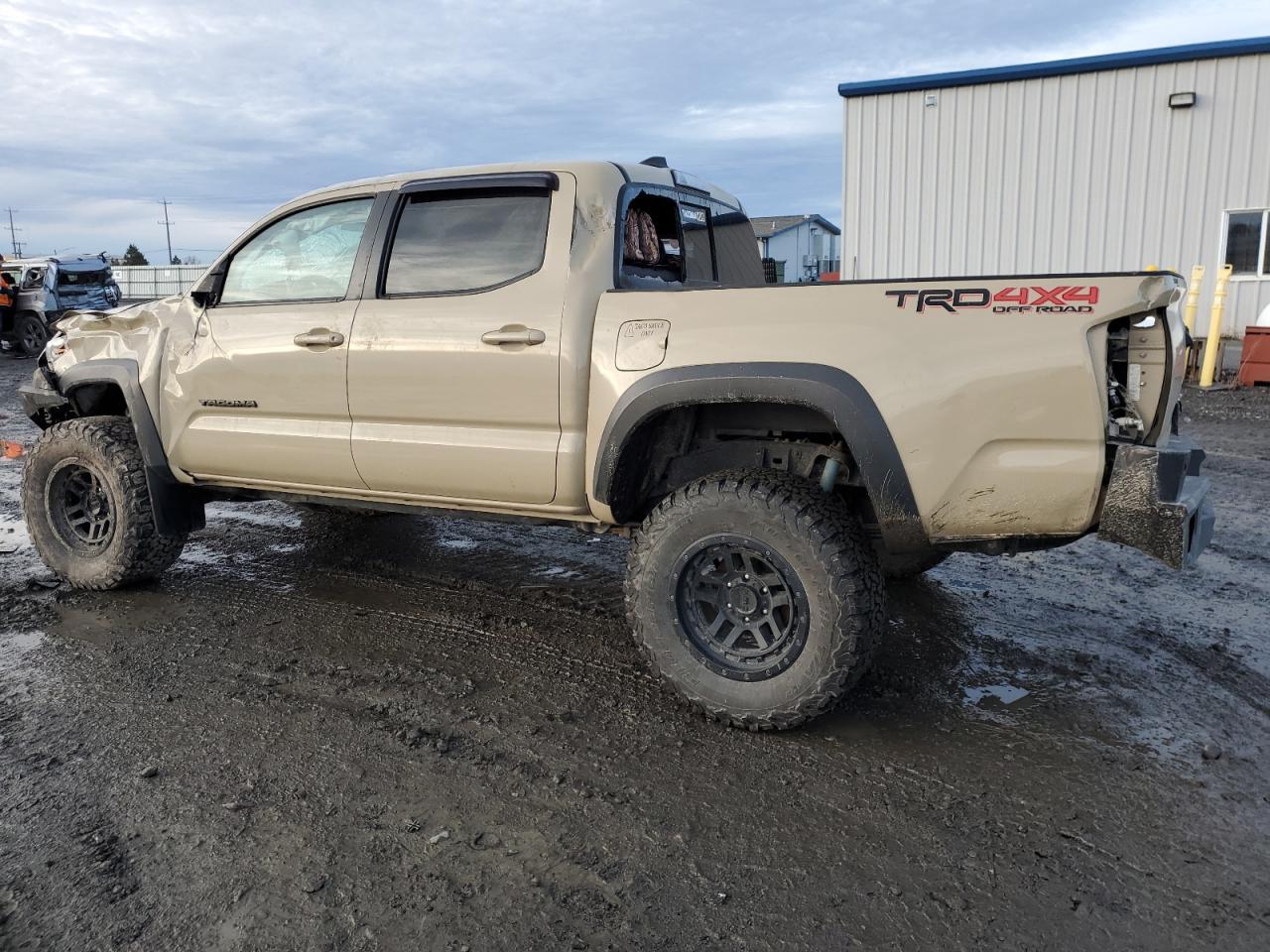 2019 TOYOTA TACOMA DOU - Фото 2