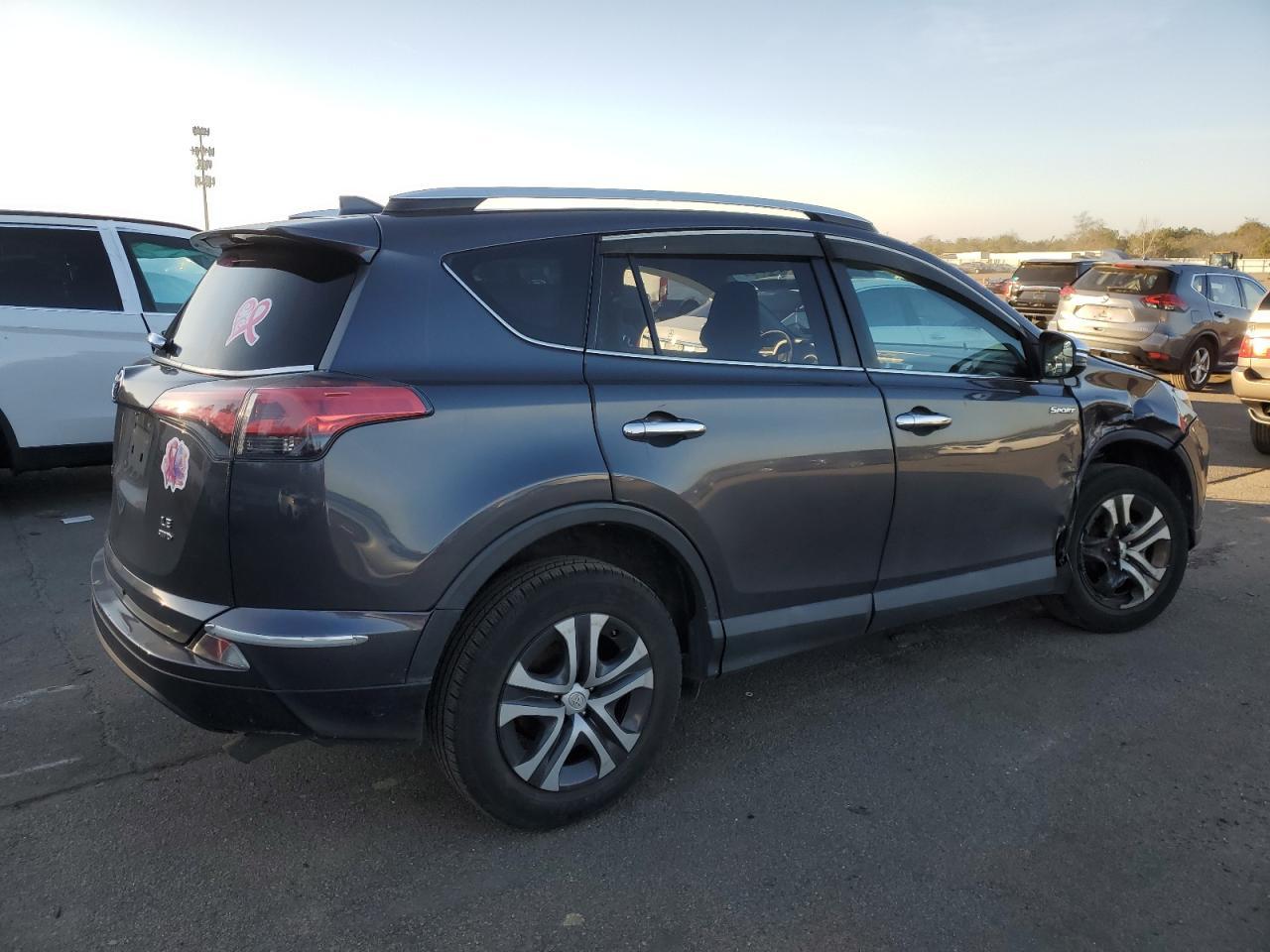 2016 TOYOTA RAV4 LE - Фото 3