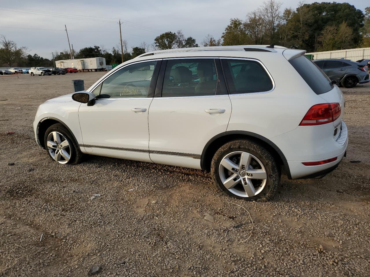 2013 VOLKSWAGEN TOUAREG V6 - Image 2