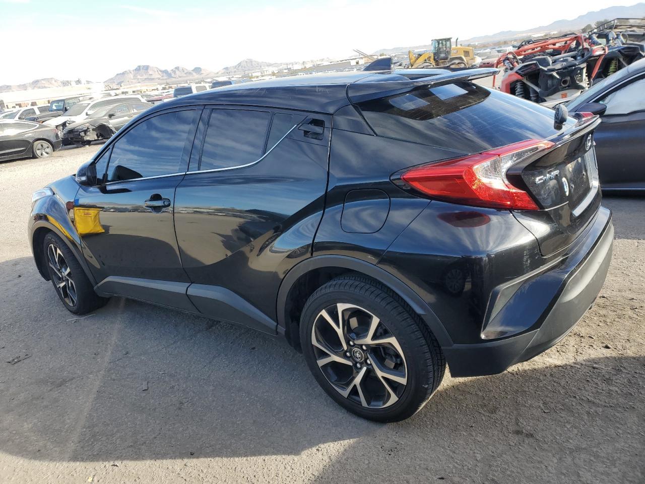 2019 TOYOTA C-HR XLE - Фото 2