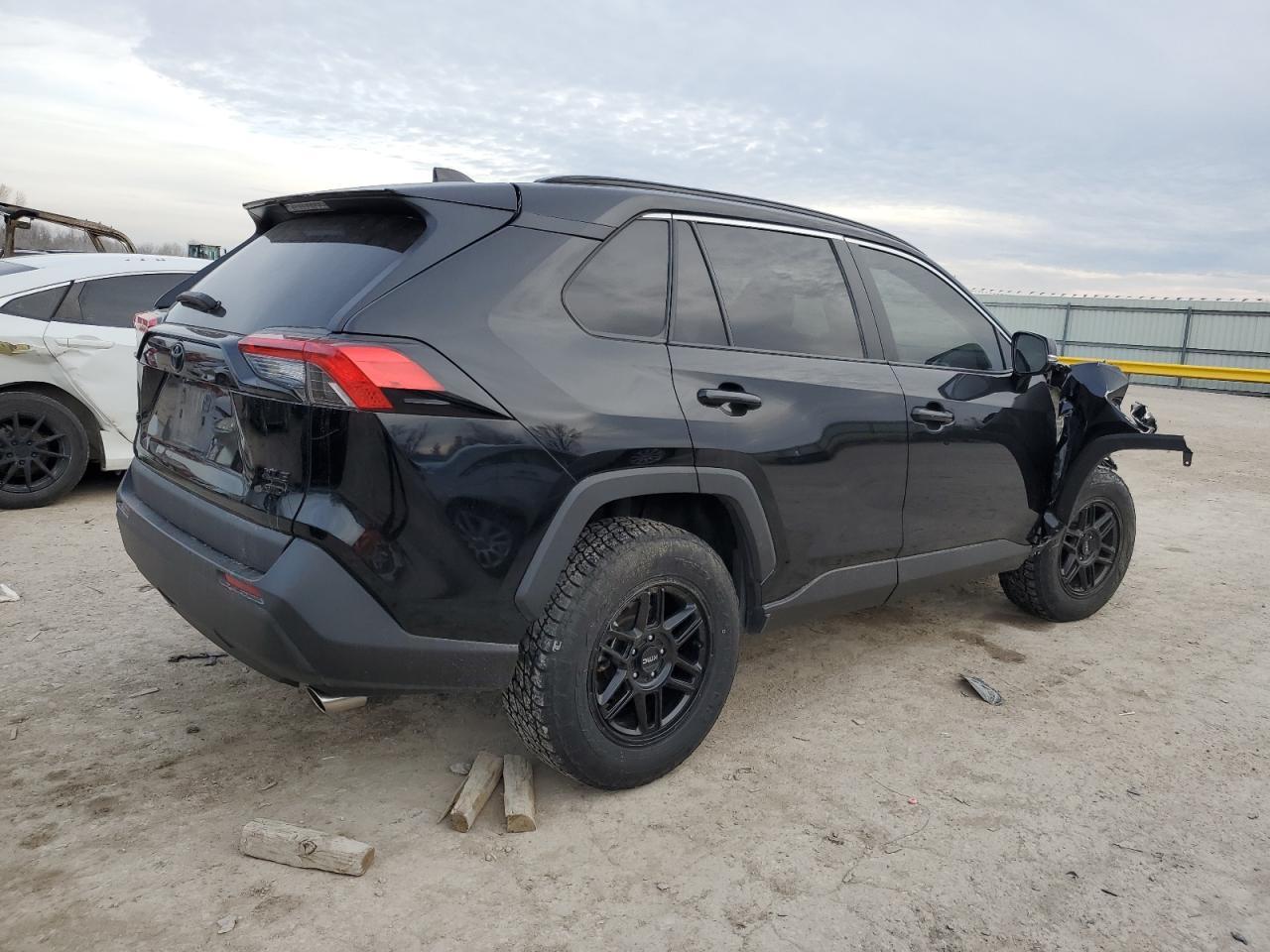 2020 TOYOTA RAV4 XLE - Image 3