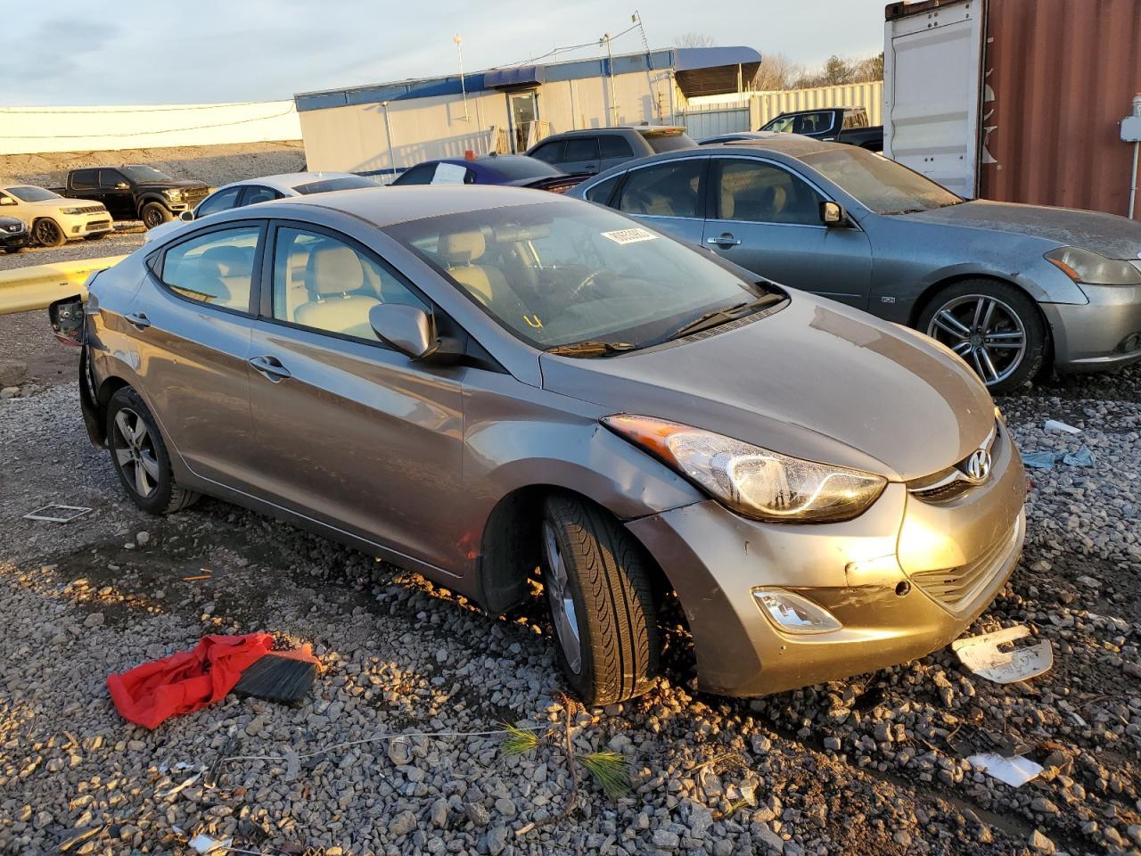 2013 HYUNDAI ELANTRA GL - Image 4