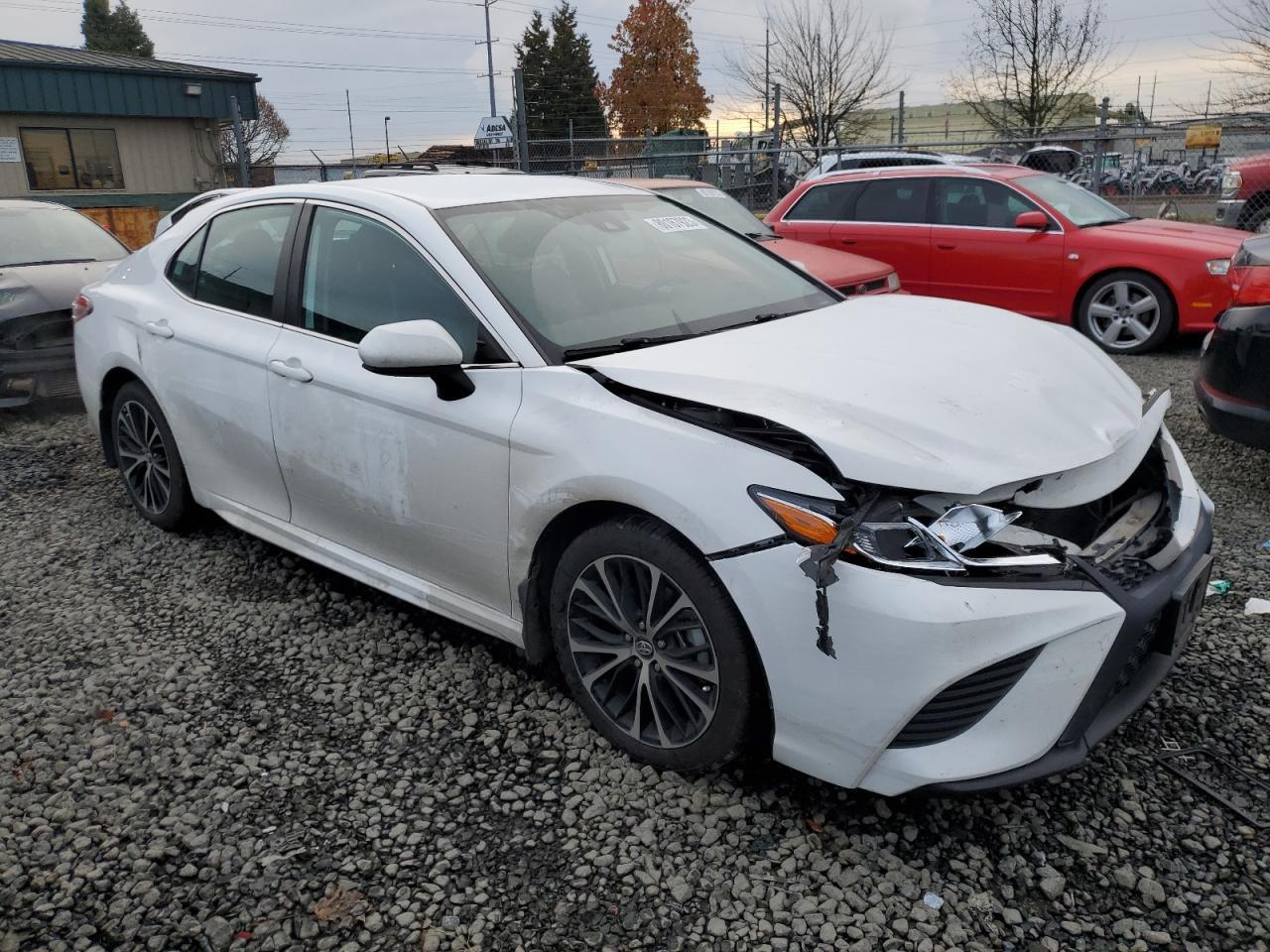 2020 TOYOTA CAMRY SE - Фото 4